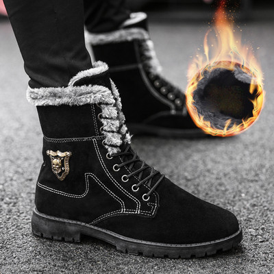 Κομψές ανδρικές μπότες με μεταλλικό στοιχείο και επένδυση