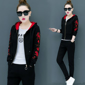 Μοντέρνο γυναικείό σύνολο  με κεντήματα σε διάφορα χρώματα