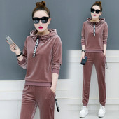 Κομψή γυναικεία αθλητική σειρά από δύο μέρη με απαλό κάλυμμα σε διάφορα χρώματα