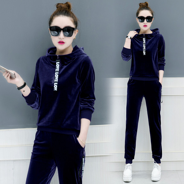 Κομψή γυναικεία αθλητική σειρά από δύο μέρη με απαλό κάλυμμα σε διάφορα χρώματα