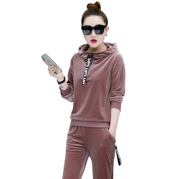 Κομψή γυναικεία αθλητική σειρά από δύο μέρη με απαλό κάλυμμα σε διάφορα χρώματα