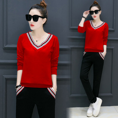 Γυναικείο αθλητικό σετ με ντεκολτέ σε σχήμα V σε τρία χρώματα