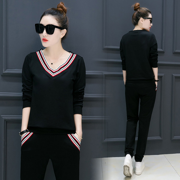 Γυναικείο αθλητικό σετ με  ντεκολτέ σε σχήμα V σε τρία χρώματα