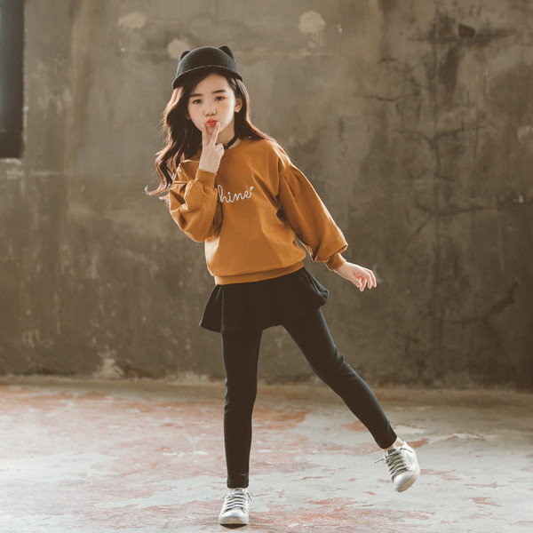 Αθλητικό-κομψό σετ για κορίτσια σε δύο χρώματα