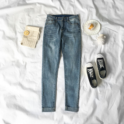 Γυναικεία καθημερινά τζιν σε διάφορα χρώματα