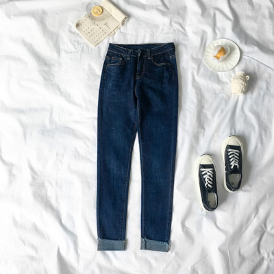 Γυναικεία καθημερινά τζιν σε διάφορα χρώματα