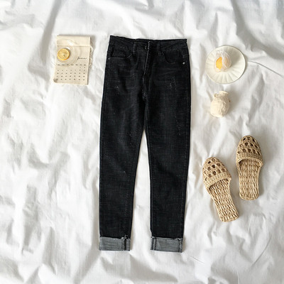 Γυναικεία καθημερινά τζιν σε διάφορα χρώματα