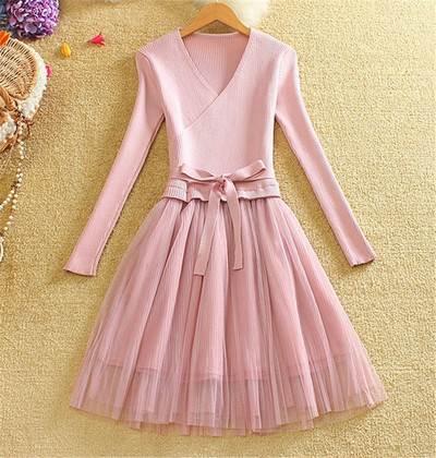 Rochie moderna de dama cu decolteu in V si tul in mai multe culori