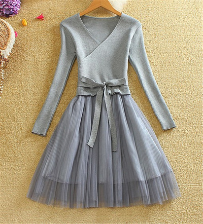 Rochie moderna de dama cu decolteu in V si tul in mai multe culori