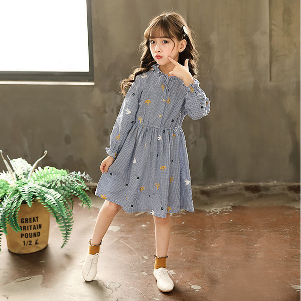 Rochie copii in carouri pentru fata cu broderie si cravate