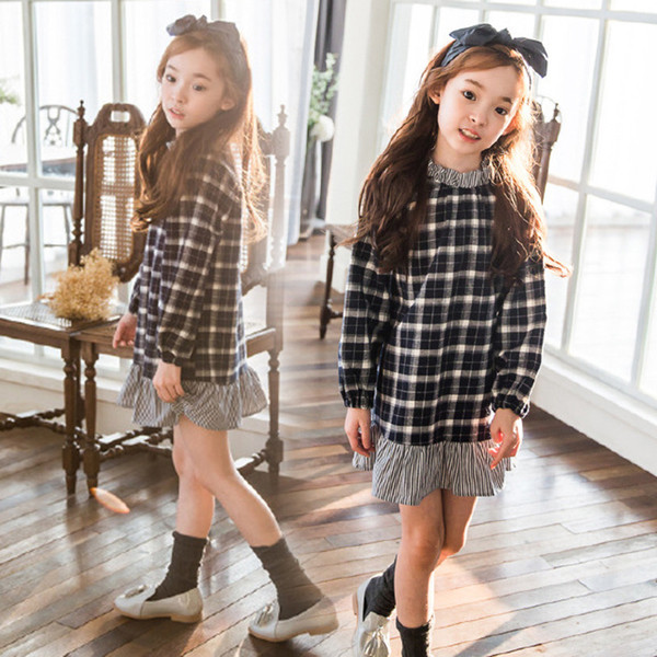 Rochie modernă pentru copii cu mâneci lungi în alb-negru