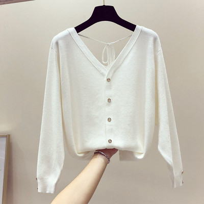 Λεπτό γυναικείο πουλόβερ με κουμπιά και ντεκολτέ σε σχήμα V σε διαφορετικά χρώματα