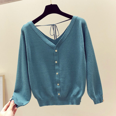 Λεπτό γυναικείο πουλόβερ με κουμπιά και ντεκολτέ σε σχήμα V σε διαφορετικά χρώματα