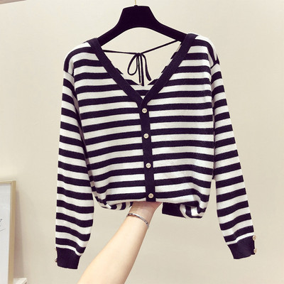 Λεπτό γυναικείο πουλόβερ με κουμπιά και ντεκολτέ σε σχήμα V σε διαφορετικά χρώματα