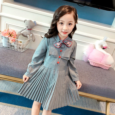 Детска рокля с цветни копчета и панделка