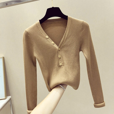 Λεπτό γυναικείο πουλόβερ με ντεκολτέ σε σχήμα V και κουμπιά διακόσμησης - διαφορετικά χρώματα