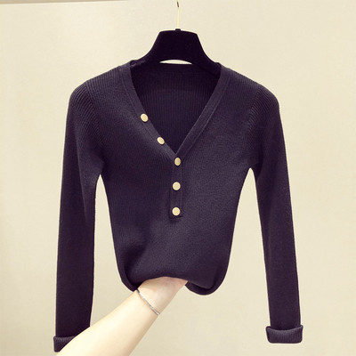 Λεπτό γυναικείο πουλόβερ με ντεκολτέ σε σχήμα V και κουμπιά διακόσμησης - διαφορετικά χρώματα