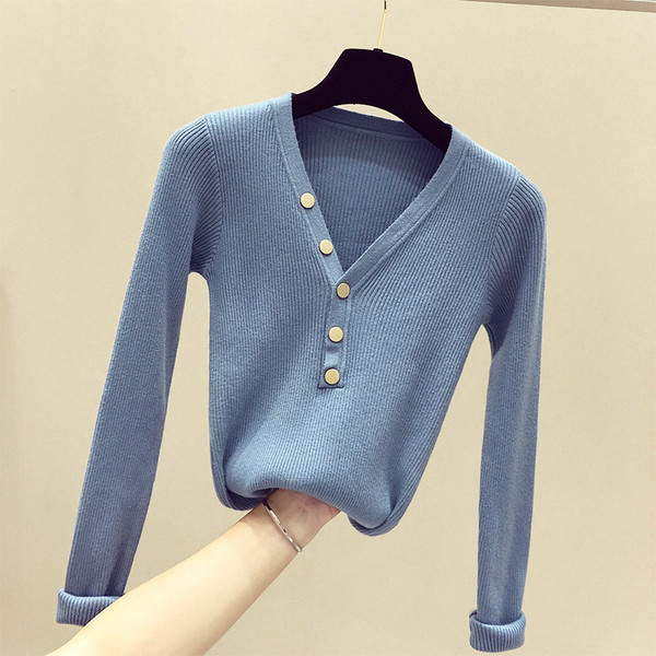 Λεπτό γυναικείο πουλόβερ με ντεκολτέ σε σχήμα V και κουμπιά διακόσμησης - διαφορετικά χρώματα