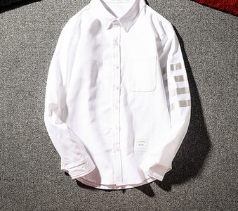 Κομψό λευκό ανδρικό πουκάμισο σε δύο σχέδια