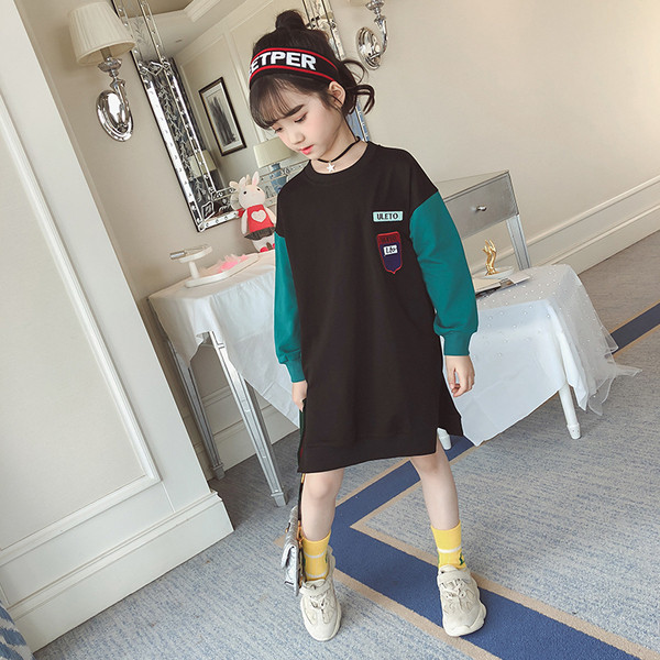 Rochie casual pentru copii cu maneci lungi si emblema in doua culori