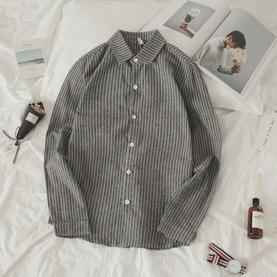 Cămașă bărbătească în carouri în trei culori potrivită pentru utilizarea de zi cu zi