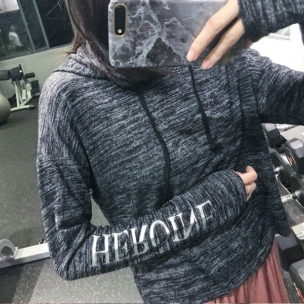 Hanorac sport de damă cu glugă și inscripție în două culori