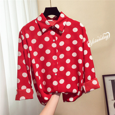 Μοντέρνο γυναικείο πουκάμισο με μαύρες, λευκές και μαύρες κουκίδες