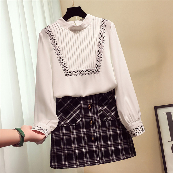 Cămașă albă elegantă de damă cu broderie