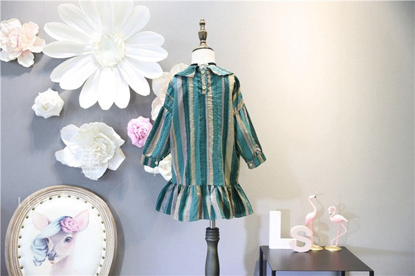 Rochie pentru copii în dungi cu mâneci lungi și guler