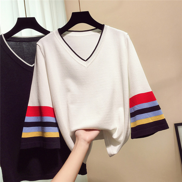 Bluză de damă modernă cu decolteu în V și mâneci largi în alb și negru