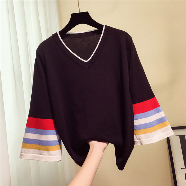 Bluză de damă modernă cu decolteu în V și mâneci largi în alb și negru