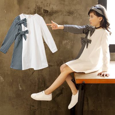 Детска ежедневна рокля в бял цвят с дълъг ръкав и панделки