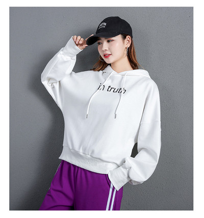 Hanorac de damă cu glugă și inscripție în trei culori