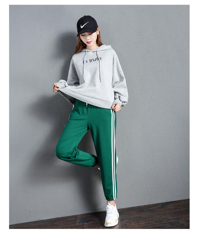 Hanorac de damă cu glugă și inscripție în trei culori