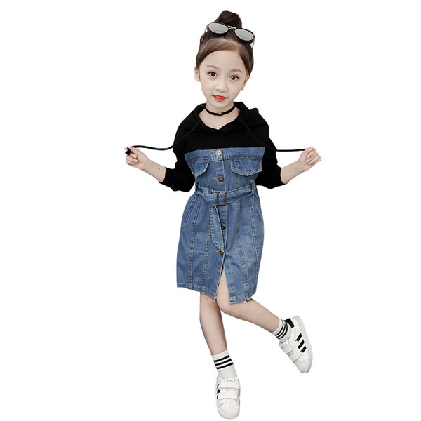 Rochie sport-casual pentru copii pentru o fata cu gluga si curea