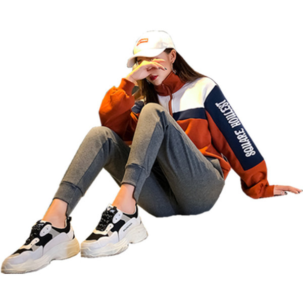 Καθημερινή γυναικεία αθλητική φόρμα με επένδυση σε σκούρα χρώματα