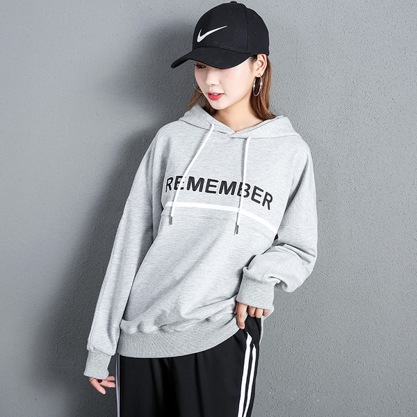 Női széles pulóver több színben felirattal