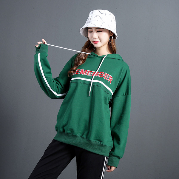 Női széles pulóver több színben felirattal