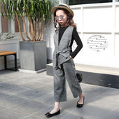 Set elegant pentru copii pentru o fată în două părți - vestă și pantaloni