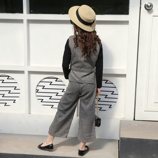 Set elegant pentru copii pentru o fată în două părți - vestă și pantaloni