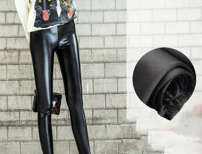 Jambiere de dama din piele de culoare inchisa