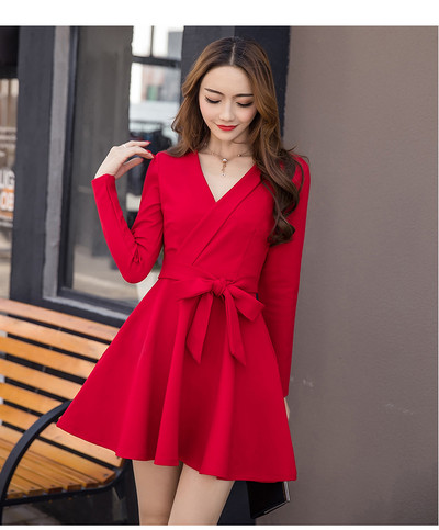 Rochie elegantă de damă cu decolteu în V și panglică în negru și roșu