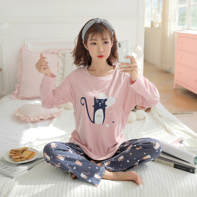 Pijamale de dama cu diferite aplicatii