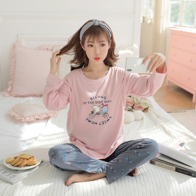 Pijamale de dama cu diferite aplicatii