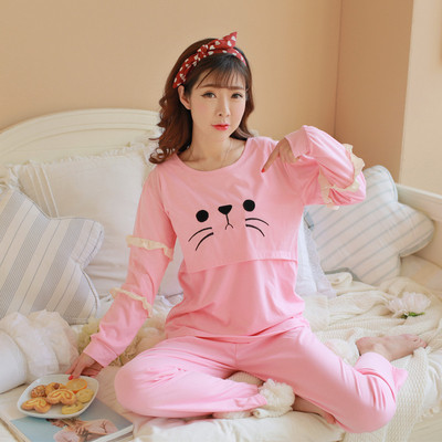 Pijamale de dama cu diferite aplicatii