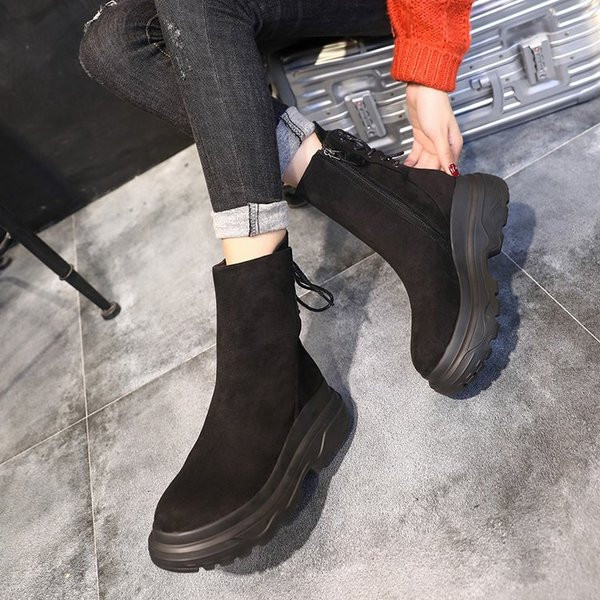 Cizme de dama din piele intoarsa cu talpa groasa si sireturi