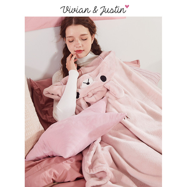 Γυναικείο ρούχο σε διάφορα χρώματα με κουκούλα και στοιχείο 3D