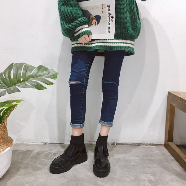 Cizme moderne de dama din piele lacuita de culoare neagra