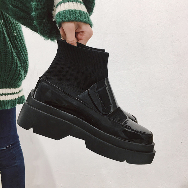 Cizme moderne de dama din piele lacuita de culoare neagra