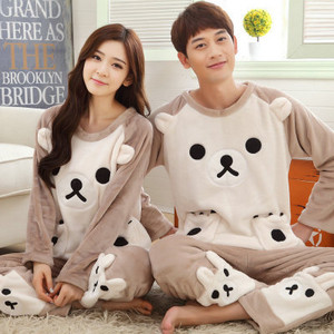 Pijamale din doua piese in mai multe modele pentru barbati si femei